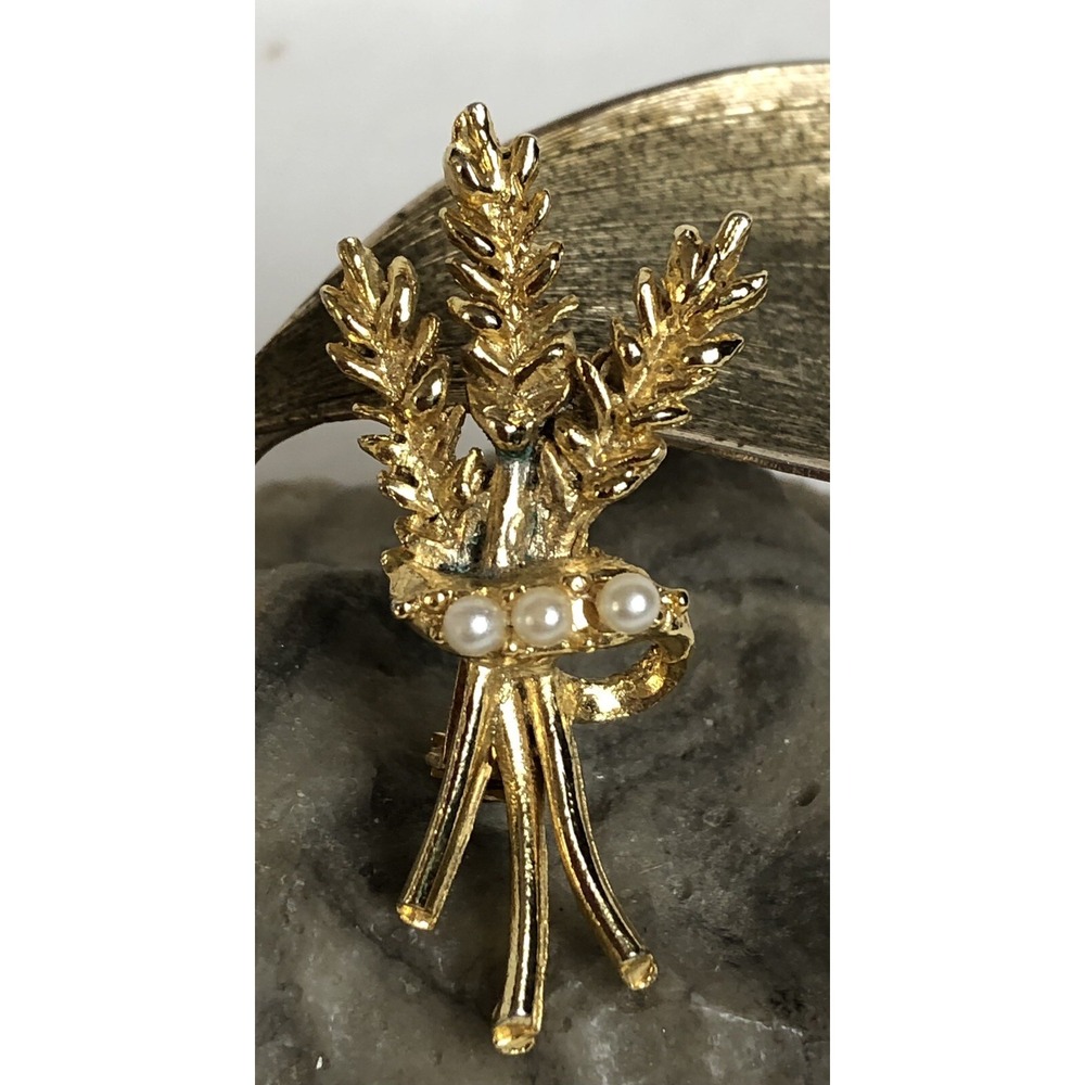 Vtg Crown Trifari Wheat Leaves Brooch Pin 3 White Faux Pearl Accent 1.5"